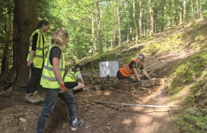 Photo of women in a DTV women's only dig on a red trail